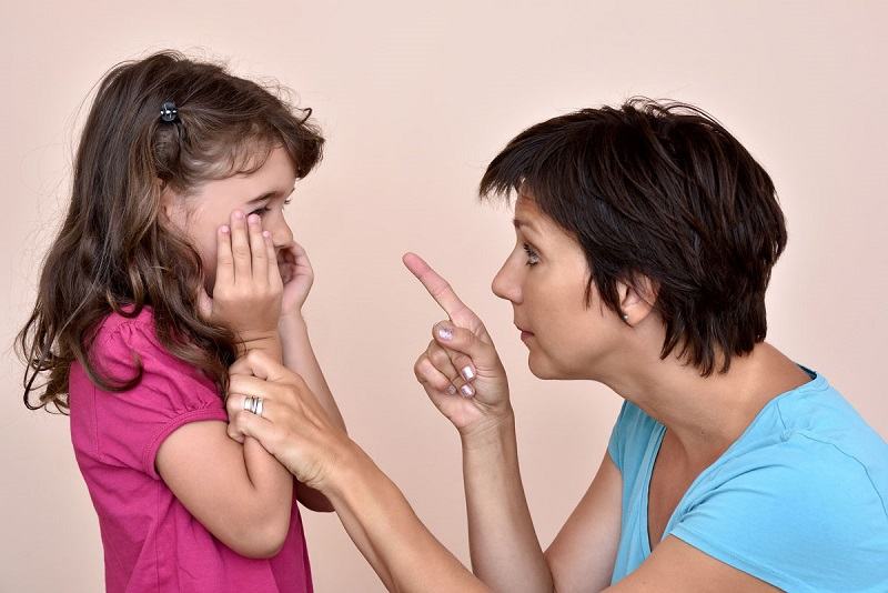 8 fraze care provoaca nesiguranta si furie copiilor. Evita sa le folosesti!